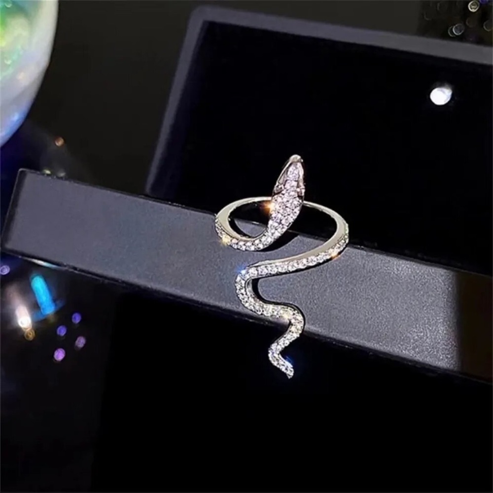 Gorgeous Rhinestone Snake Ring - Picture 6 of 6